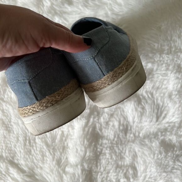 **Trending**TORRID Chambray Denim Slip-On Canvas Sneakers, Size 7 W, GUC. - Picture 4 of 5
